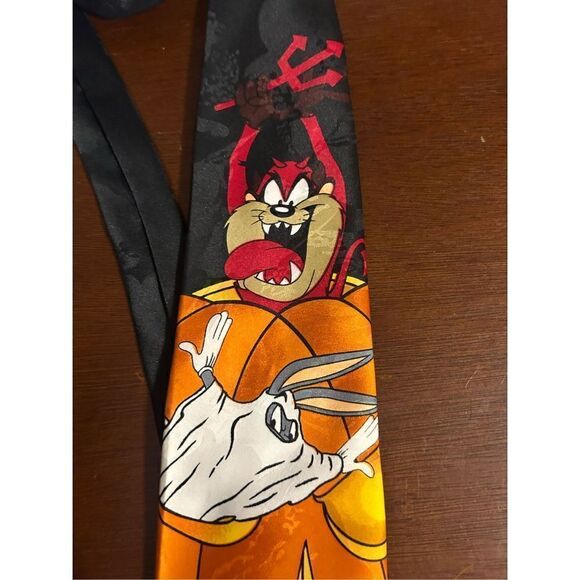Looney tunes Halloween tie - Picture 3 of 5